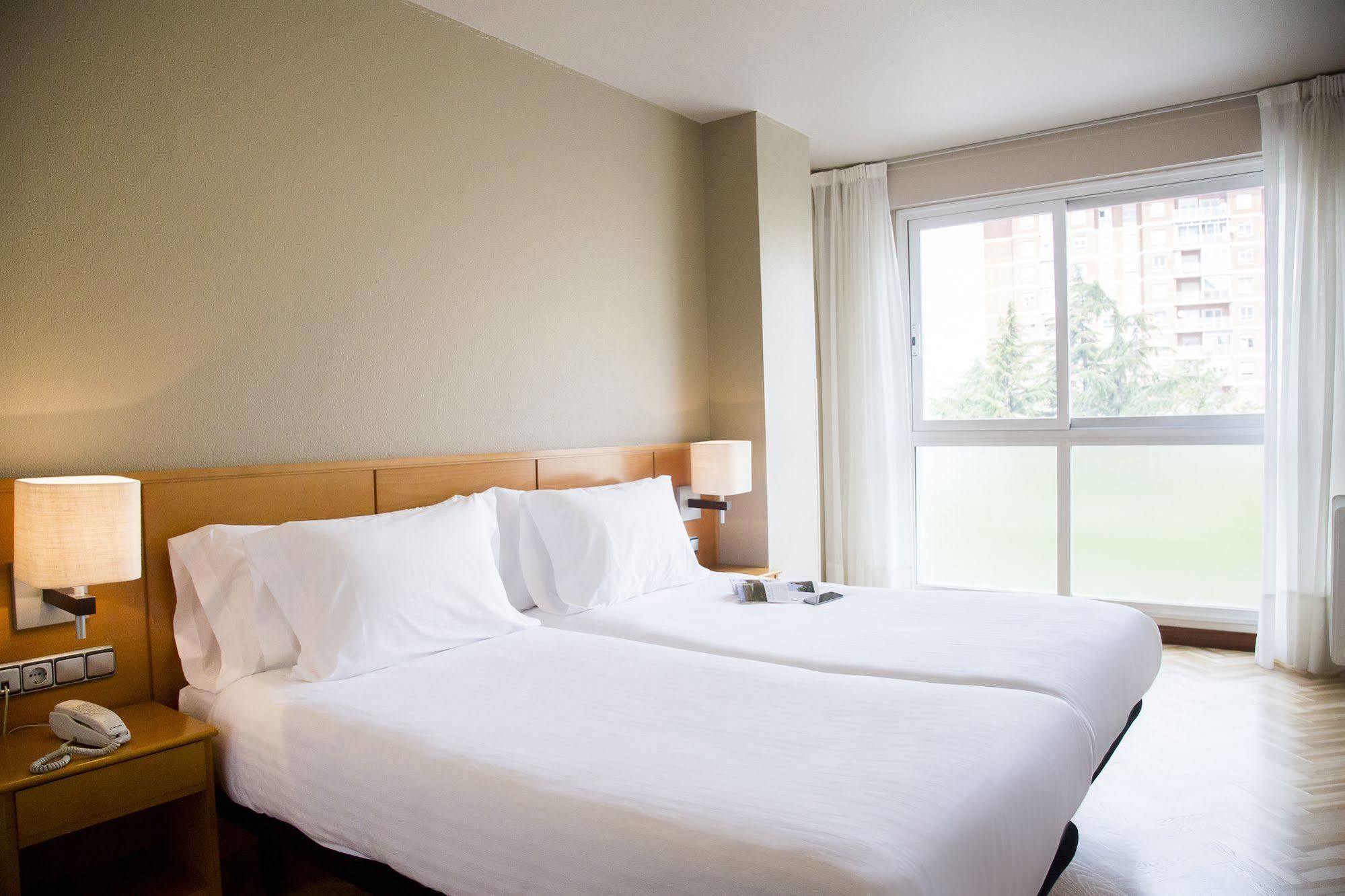 Suites Sercotel Mirasierra Pamplona Exterior foto